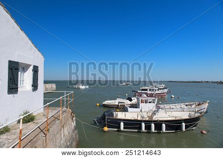 Ile de RÃ© Boats in the harbor of village Loix
