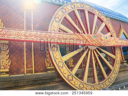 Lai Thai ,lai Kranok  In Thai Temple,wheel Art