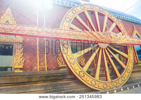 Lai Thai ,lai Kranok  In Thai Temple,wheel Art