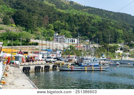 Geoje,south Korea - April 28, 2018: Fishing Boats Are Mooring At Gujora Pier In The Sunny Day On Apr