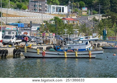 Geoje,south Korea - April 28, 2018: Fishing Boats Are Mooring At Gujora Pier In The Sunny Day On Apr