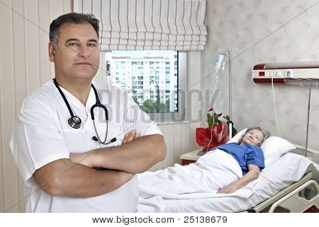 Muž lékař návštěva pacienta