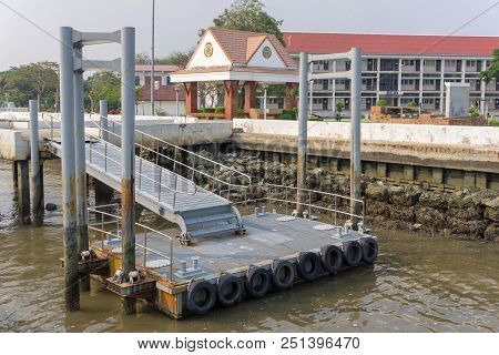 Samut Prakan, Thailand - March 24, 2018 : Small Pier For Small Boats At Tha Sue Son Leb Pier In Roya
