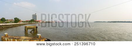 Samut Prakan, Thailand - March 24, 2018 : View Of Chao Phraya River In Front Of Tha Sue Son Leb Pier