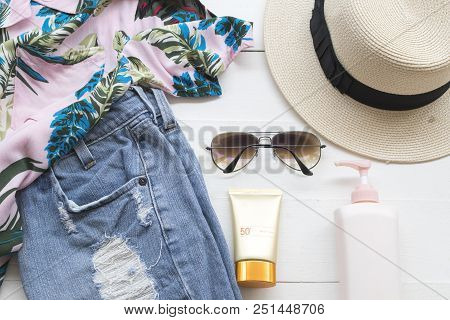 Natural Cosmetics For Skin Face Sunscreen Spf50 ,body Lotion ,sunglasses ,short Jeans Trousers ,hat 