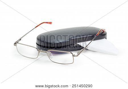 Modern Classic Men's Eyeglasses And Hard Case For Glasses