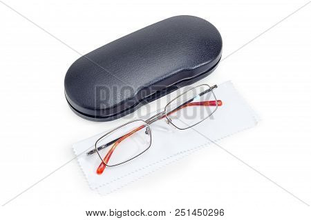 Modern Classic Men's Eyeglasses And Hard Case For Glasses