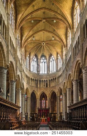 Veurne,belgium - May 20,2018 - View At The Choir Of Church Saint Walpurga In Veurne. Veurne Is A Cit