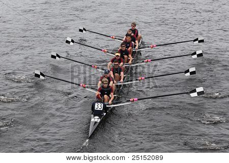 보스턴-10 월 23 일: Tbc 경주 청소년 남자의 형상을 머리 찰스 레 가타에서 경주. 마린 Rowin