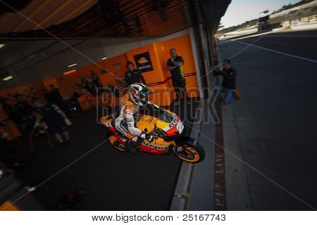 VALENCIA, Espanja - marraskuu 9: Dani Pedrosa virallinen motogp test uudet 1.000cc moottorit, Ric