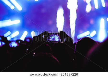 People Shoot On The Phone Rock Concert