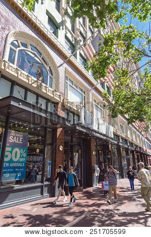 Old Navy Storefront With Flying American Flgs On Market Street Downtown San Francisco