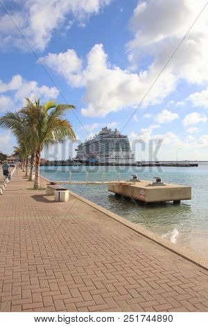 Kralendijk, Bonaire:  12/16/17:  Royal Princess Cruise Ship Docked In Bonaire