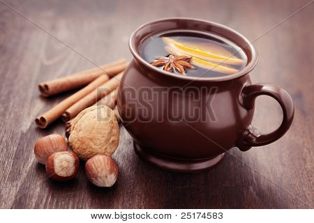 copo de vinho quente com especiarias - alimentos e unidade de destintamento