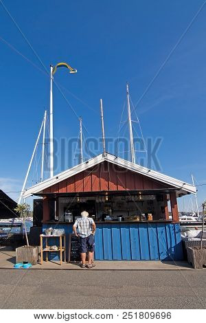 Nynas Rokeri Seafood Store