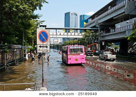 Bangkok värsta översvämning i 2011