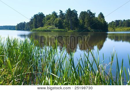 Kesän Aki järvi