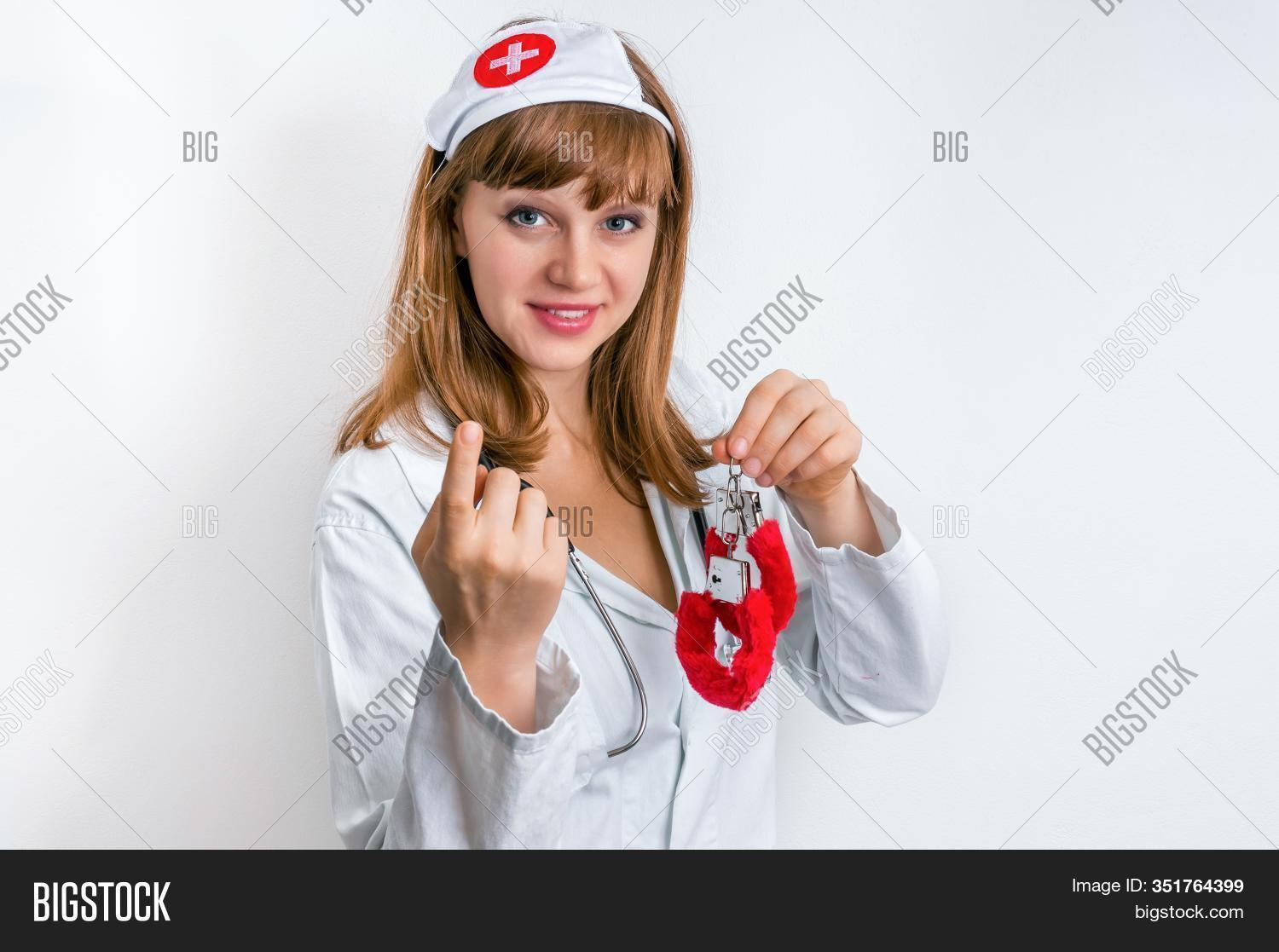 Красивые девушки в поликлинике. Красивые девушки врачи. Девушка медсестра. Медсестра фото. Медсестра россия.