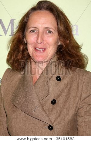 LOS ANGELES - 25 FEB: Fiona Shaw arriva al quarto annuale donne nel Film Pre-Oscar Cocktail Party  