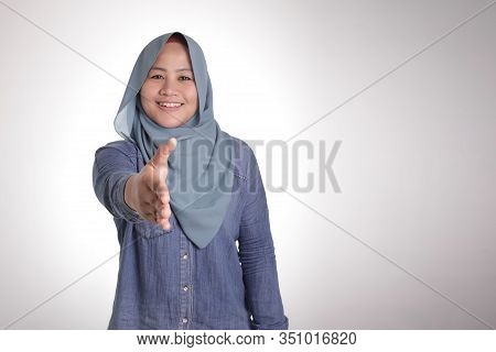 Portrait Of Muslim Businesswoman Offers Hand Shake, Deal Partnership Agreeement Concept, Selective F