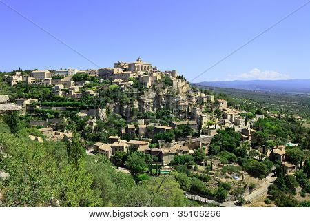 Gordes borgo medievale sulla collina di roccia. Luberon, Provenza, Francia.