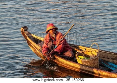 Mandalay, Myanmar - Nov 12, 2019: Fishermen Near U Bein Bridge In Amarapura,mandalay Myanmar