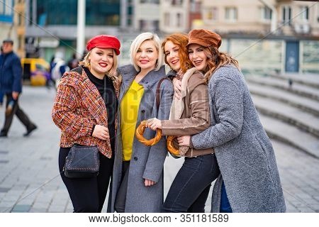 4 Girlfriends Hugging On The Street Of Istanbul And Laugh With Bagels In Hand