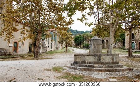 Roscigno Vecchio - Old Abandoned Village In Cilento, Campania, Italy