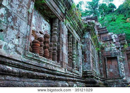 Templo da antiga muralha cambojano