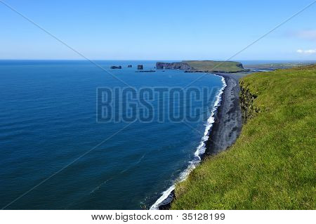 Pobřeží a černý sopečný písek, Island