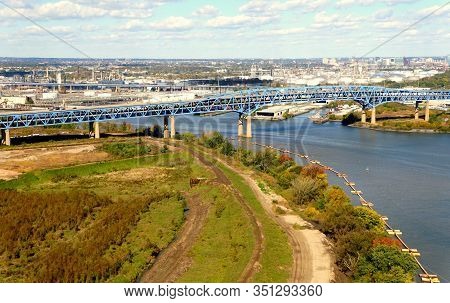 Philadelphia, Pennsylvania, U.s.a - October 23, 2019 - The Aerial View Of Girard Point Bridge In The