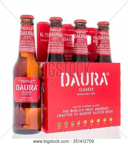 Winneconne,  Wi - 16 February 2020:  A Six Pack Of Daura Damm Beer On An Isolated Background.