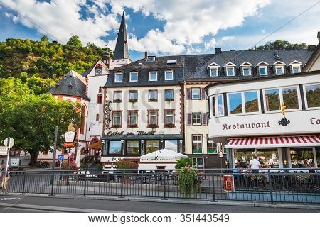 St Goar, Germany - August 11, 2018: Road Along The River Rhine With Beautiful Old Houses, Hotels And