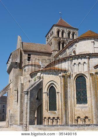 Opevněné Saint Jouin Opatský kostel, Francie