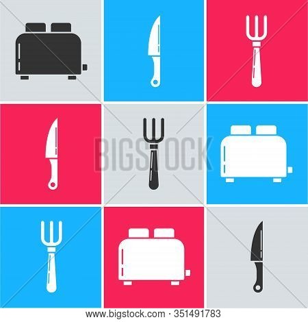 Set Toaster With Toasts , Knife And Fork Icon. Vector
