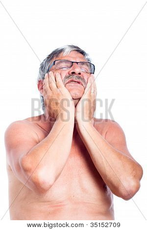 Uomo anziano mal di denti
