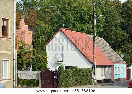 Trzcinsko-zdroj, Poland.8 October 2018. Old Urban Buildings In Town Trzcinsko-zdroj In Western Polan