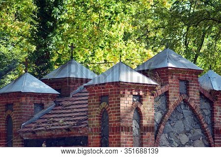 Trzcinsko-zdroj, Poland.8 October 2018. Old Cemetery In Town Trzcinsko-zdroj In Western Poland - For