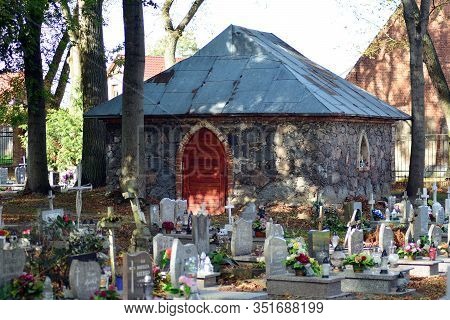 Trzcinsko-zdroj, Poland.8 October 2018. Old Cemetery In Town Trzcinsko-zdroj In Western Poland - For