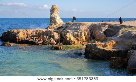 Mahdia, Tunisia - December 27, 2019: The Rocky Seashore At The Top End Of The Peninsula In Mahdia