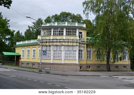 The old wooden building in Tsarskoe Selo