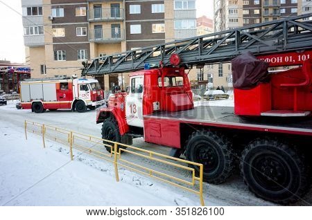 Tyumen, Russia - December 23, 2018: Borisa Oprokidneva Street. Fire Engines Arrive At The Call To Th