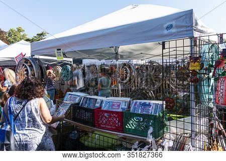 West Islip, New York, Usa - 22 September 2019: People Shipping And Enjoying Local Artists Goods At T