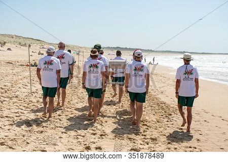 Cronulla, Australia 2020-02-15 Burning Palms Surf Life Saving Club Members Training To March With Th