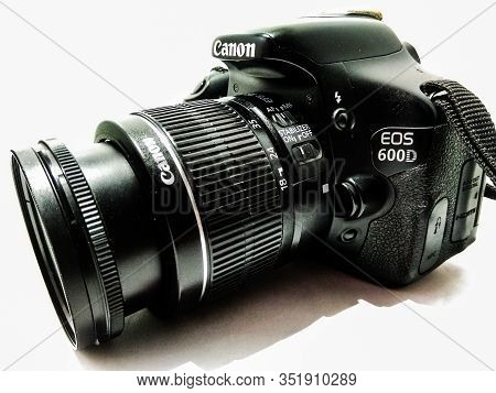 Utter Pardesh , India - Canon Camera , A Picture Of Canon Camera In Noida 21 Feb 2020