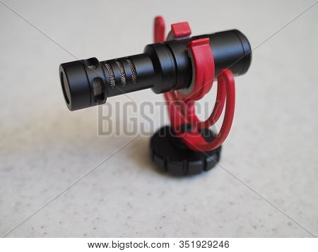 Professional Cardioid Directional Condenser Video Microphone Black Color