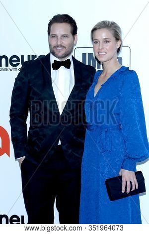 LOS ANGELES - FEB 9:  Peter Facinelli, Lily Anne Harrison at the 28th Elton John Aids Foundation Viewing Party at the West Hollywood Park on February 9, 2020 in West Hollywood, CA