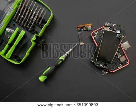 Fixing The Smartphone Motherboard In The Laboratory, With The Copying Area. The Concept Of Computer 