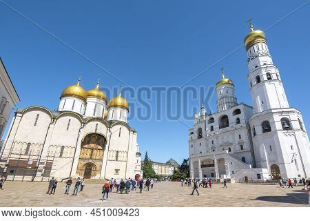 Moscow, Russia - May 2018: Cathedral Of The Dormition (uspensky Sobor) Or Assumption Cathedral And I