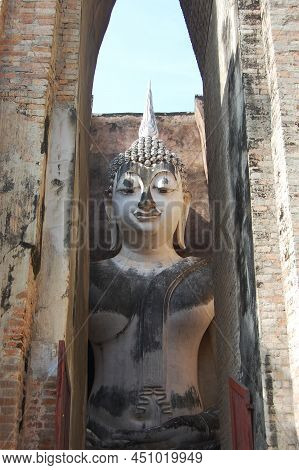 Ancient Architecture And Ruins Building Of Wat Si Chum Temple And Pra Ajana Buddha Statues For Thai